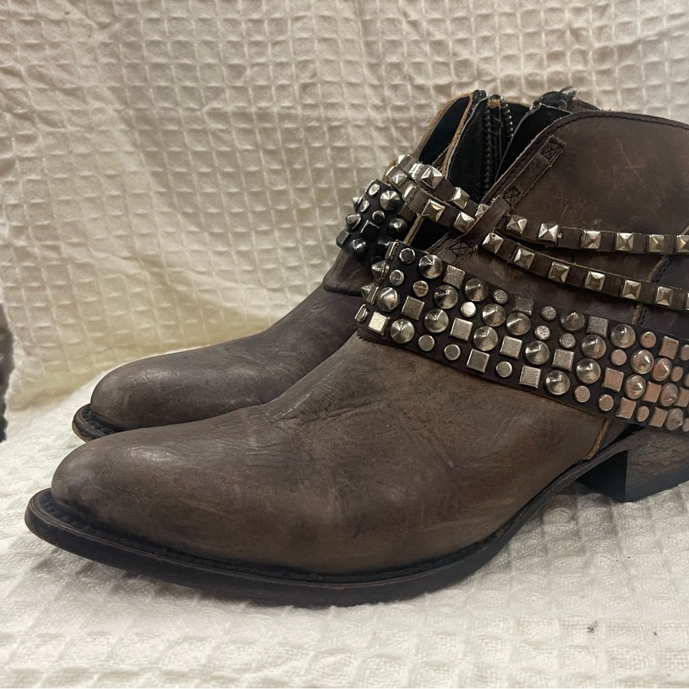 Freebird Leather Pointed Toe Booties Size 9